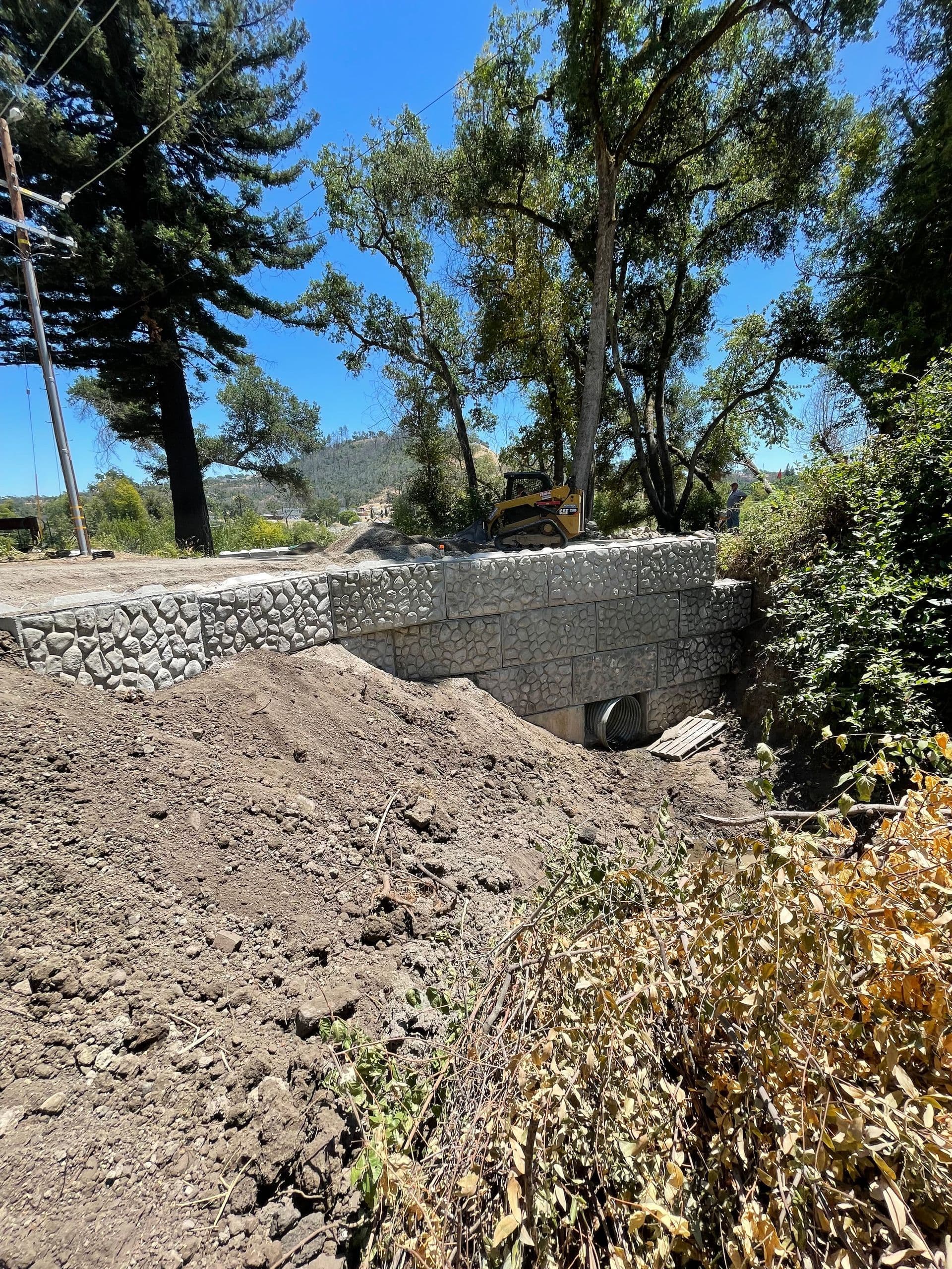 Concrete block retaining wall