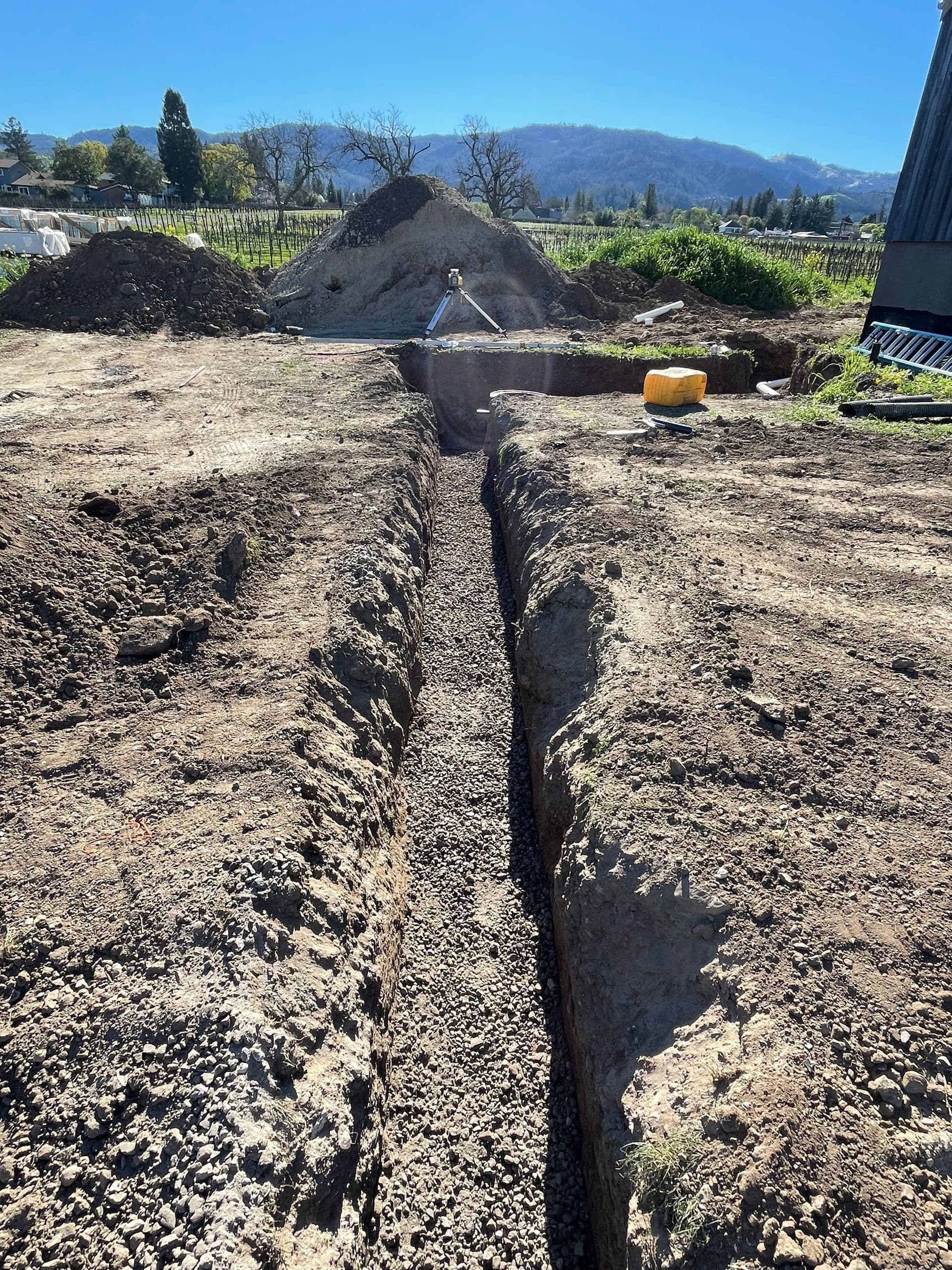 Pipe connections to tank